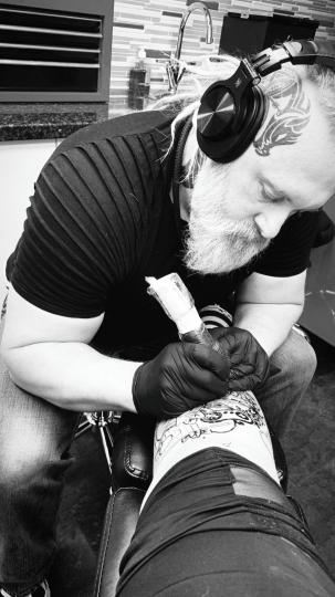 Tony tattooing a gamers leg